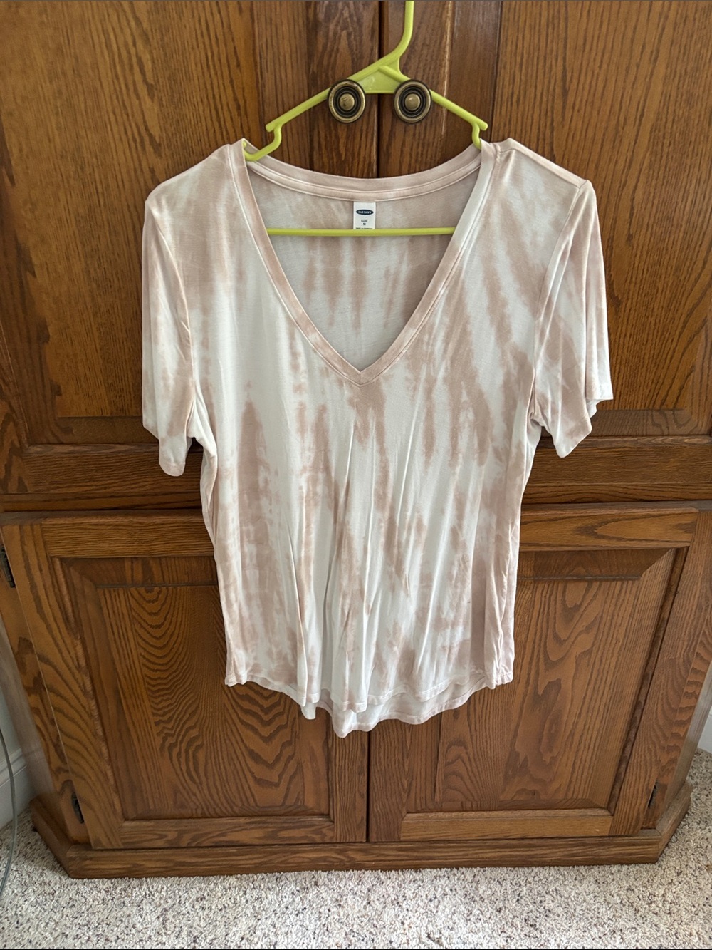 Old Navy Women's Light Blush Tie-Dye V-Neck Tee
